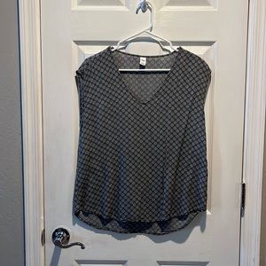 Women’s Old Navy loose fit grey sleeveless shirt size medium